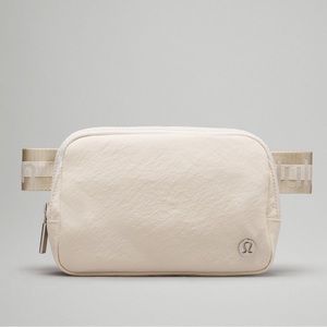 Everywhere Belt Bag 1L in Opal/Raw linen/Off white